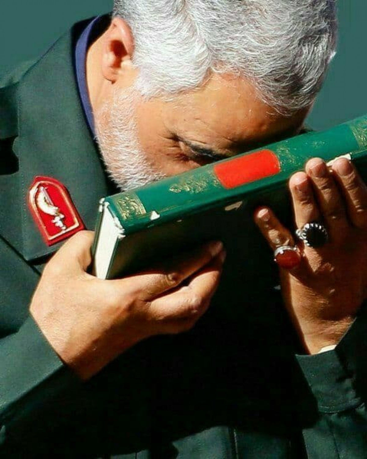الجنرال الإيراني الذي ملأ الفراغ الديني في العلاقات الدولية