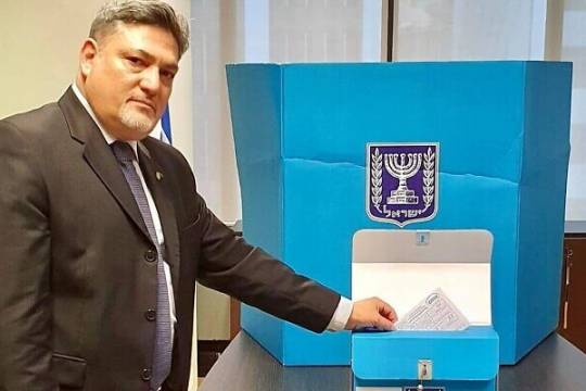 Israel’s ambassador in New Zealand casts the first vote of the elections