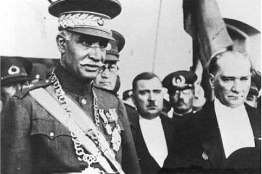 What is current outcome of Reza Shah giving up the strategcally crucial area of Qarasu to Turkey?