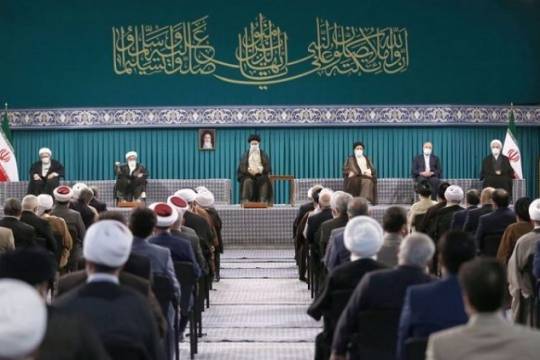 Ayatollah Khamenei meets with Iranian officials, guests of Islamic Unity Conference