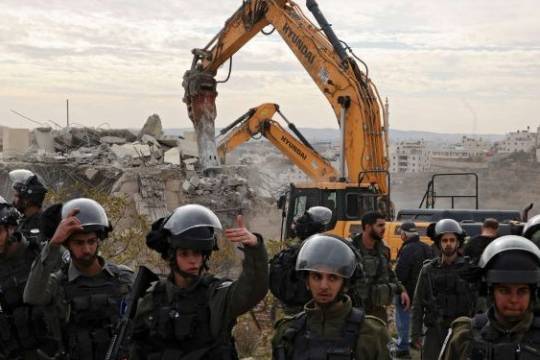 الاحتلال يهدم منزلا فلسطينيا بالضفة الغربية