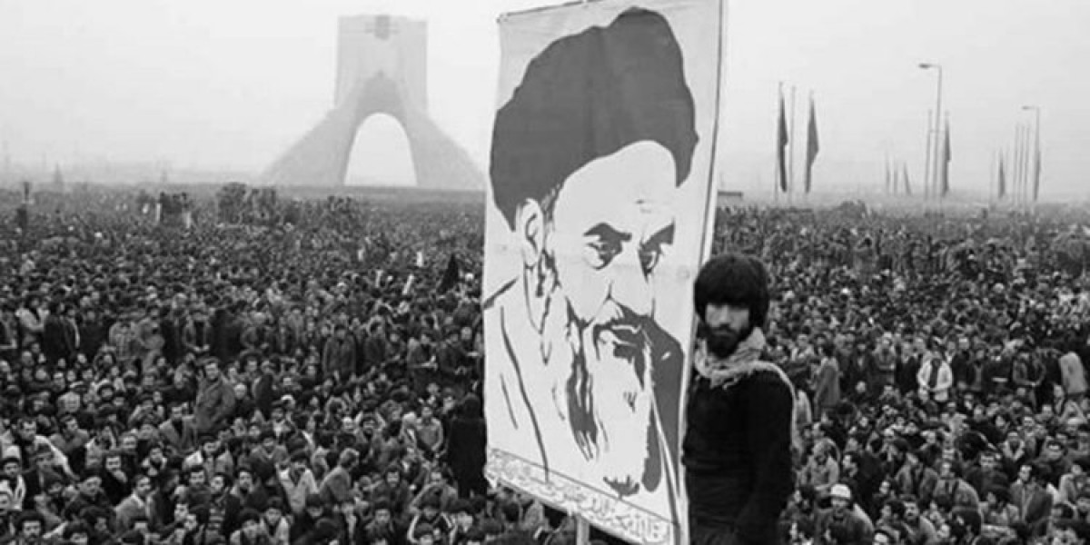 بيان الخصائص والأسباب الرئيسية لتبلور الثورة الإسلامية