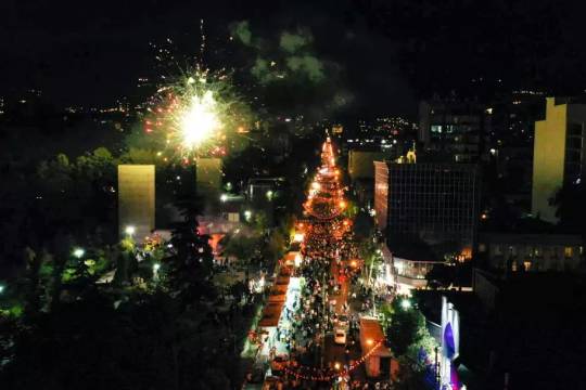 رهبر انقلاب: جشن میلیونی غدیر نشان داد مردم طرفدار دین هستند