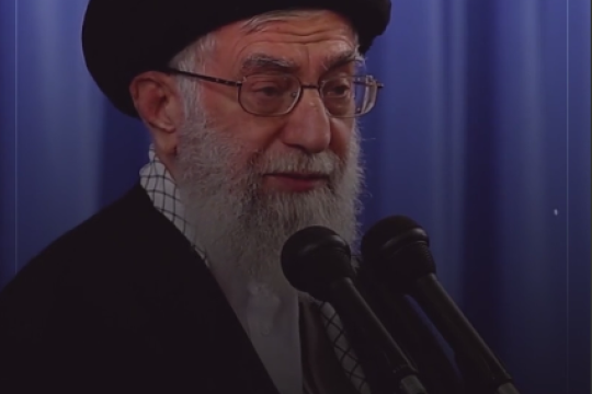 دشمن میگوید هدفش علی خامنه‌ای است
