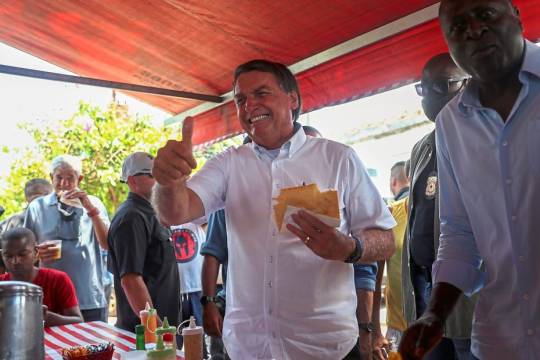 Bolsonaro spent 10,000 euros on purchases from Baker