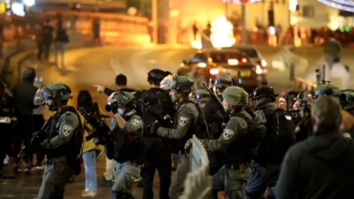 Israeli settlers storm Al-Aqsa Mosque