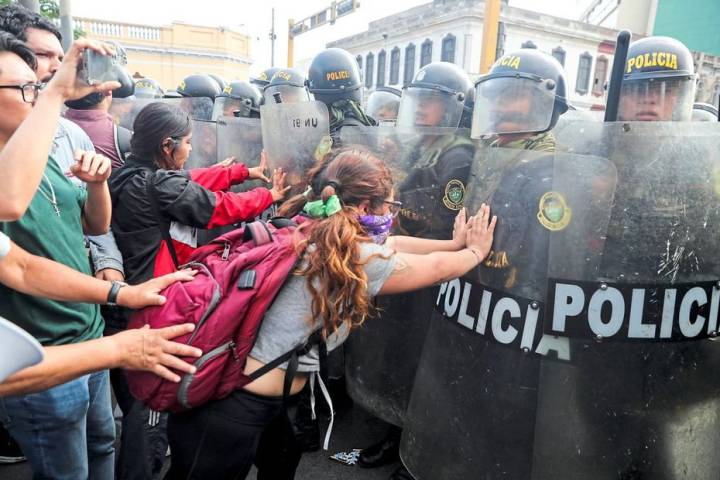In Peru, demonstrators call for civil war