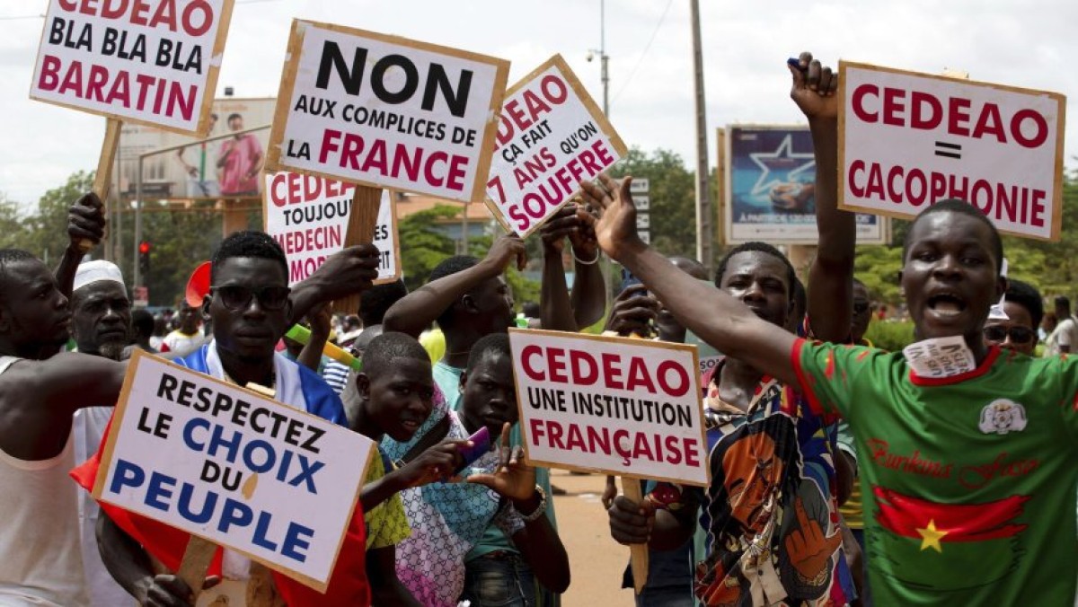 اخراج نیروهای نظامی فرانسوی از بورکینافاسو و مالی