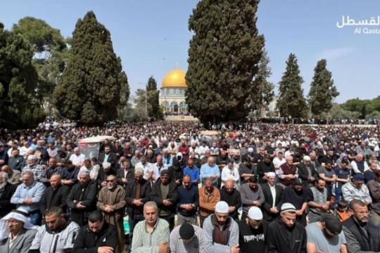 Tens of thousands of Muslim worshipers prayed at al-Aqsa mosque