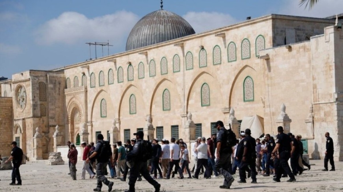 Zionists again invade the Al-Aqsa Mosque