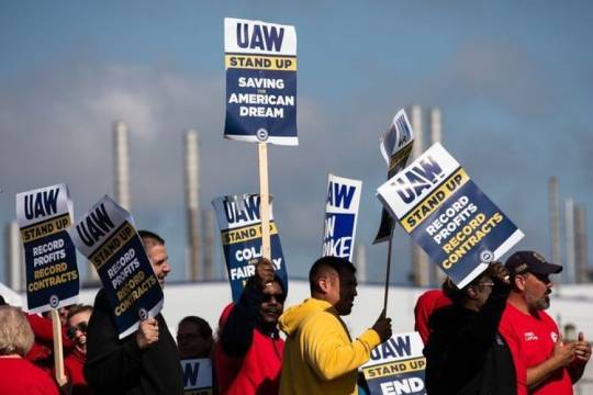 هفت هزار کارگر آمریکایی به اعتصاب علیه شرکت‌های خودروسازی پیوستند