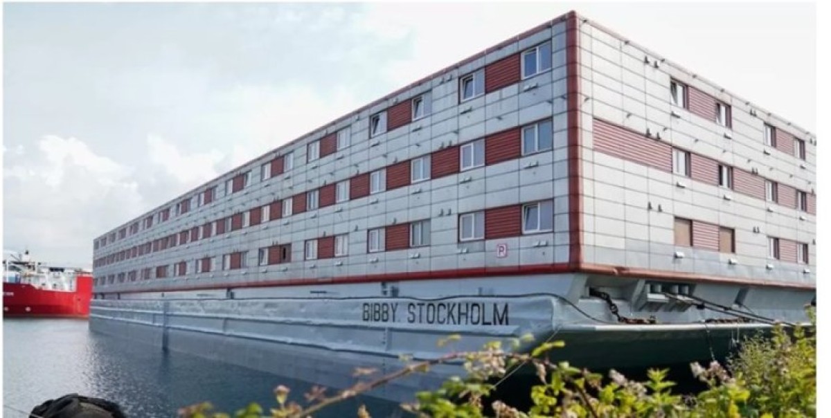 شرایط بحرانی اسکان در «بیبی استکهلم»؛ مرگ یک پناهجو در شبه زندان شناور محافظه‌کاران