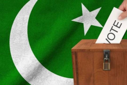 پاکستان بر سر دوراهی