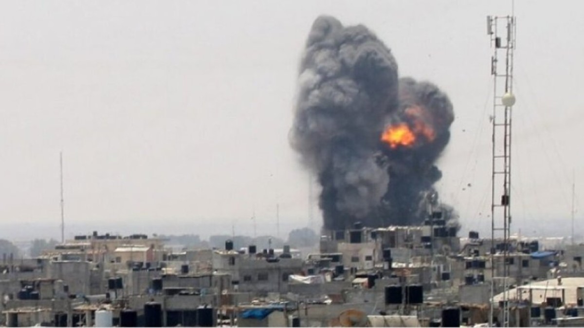 Gaza; Israeli missile hits house in the center of Gaza at least 24 Palestinian martyrs