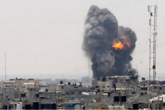 Gaza; Israeli missile hits house in the center of Gaza at least 24 Palestinian martyrs