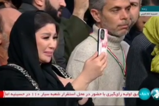 اشک های جالب یک خبرنگار هنگام رای دادن امام خامنه‌ای