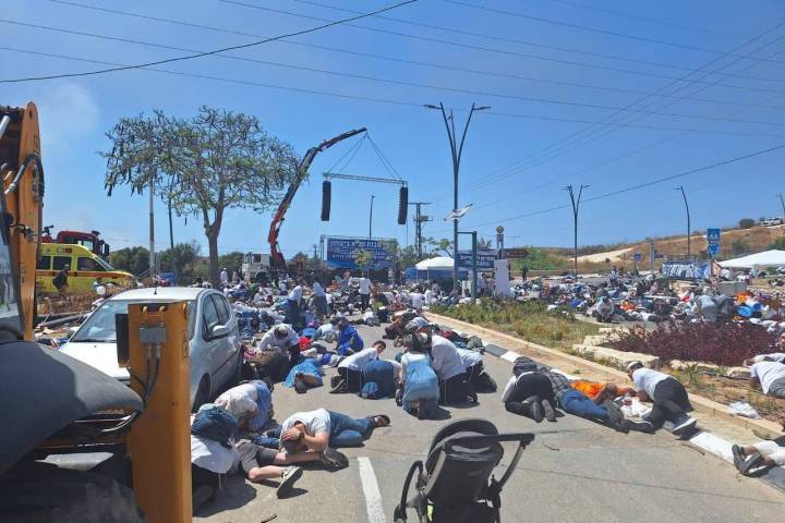 Zionist activists marched from Sderot to Gaza