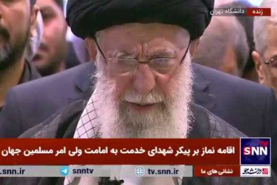 مجموعه ویدیو  :   اقامه نماز امام خامنه‌ای(مدظله‌العالی) بر پیکر شهیدان خدمت