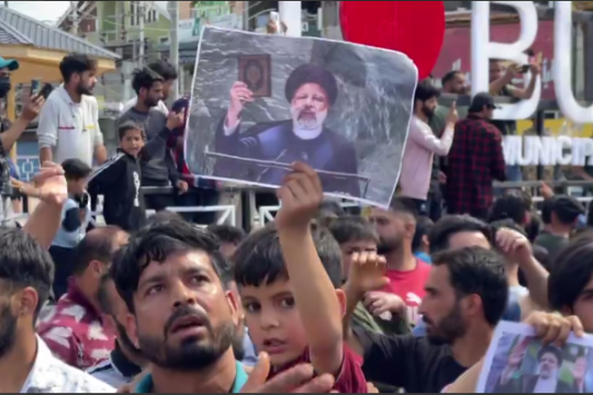 مجموعه ویدیو : عزاداری و تجمع گسترده مردم کشمیر به مناسبت شهادت رئیس‌جمهور و دیگر مقامات ایرانی