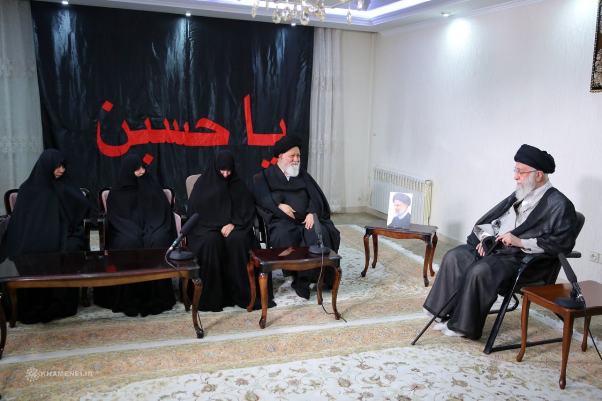 Imam Khamenei visited the family of martyred President Raisi