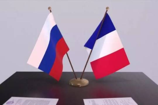 العلاقات بين روسيا وفرنسا إلى أين... ؟