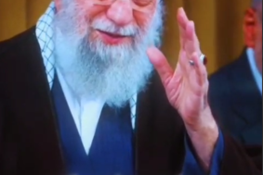 ایستاده در مقابل طوفان!