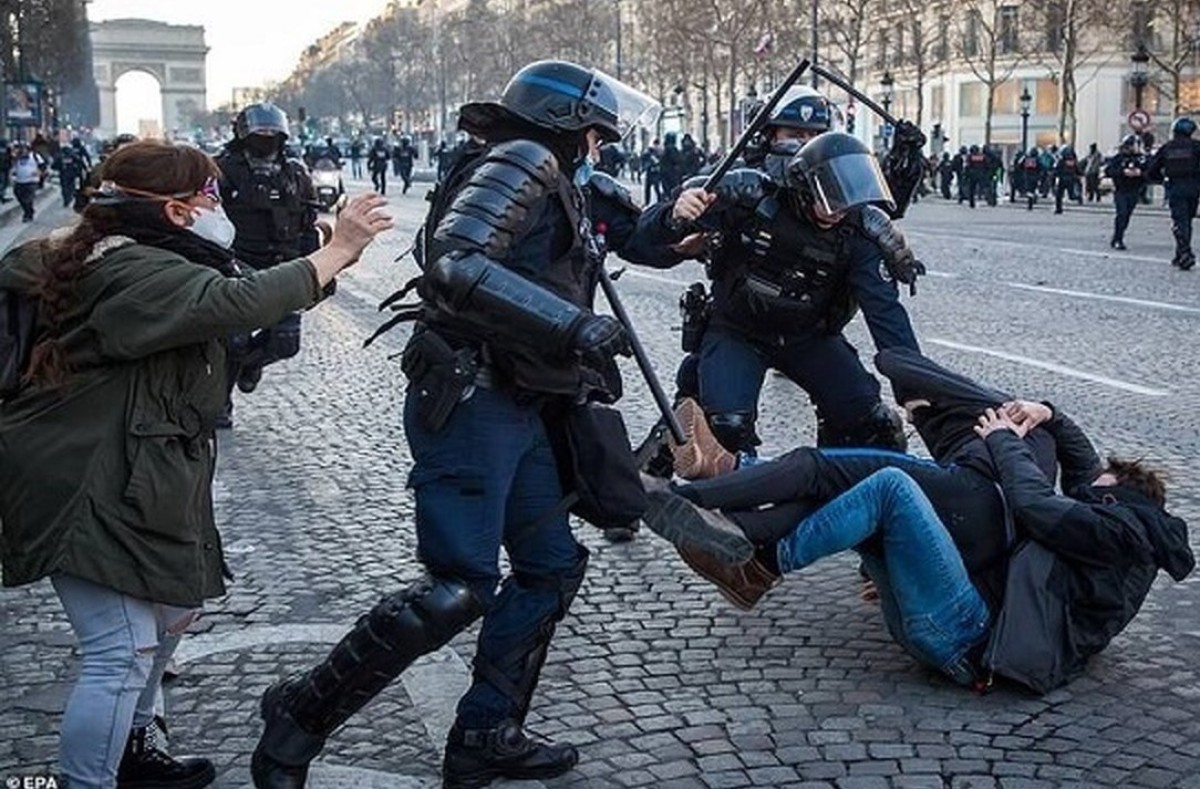 شکاف‌ها نمایان می‌شوند!