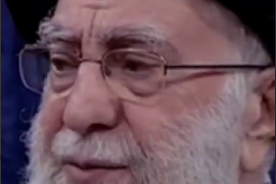 واکنش حضار داخل حسینیه امام خمینی(ره) به سخنان رهبر انقلاب