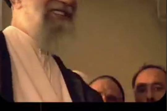 انگار امام می‌خواست او را، و زنده‌بودن او را به همه‌ی جهان نشان دهد