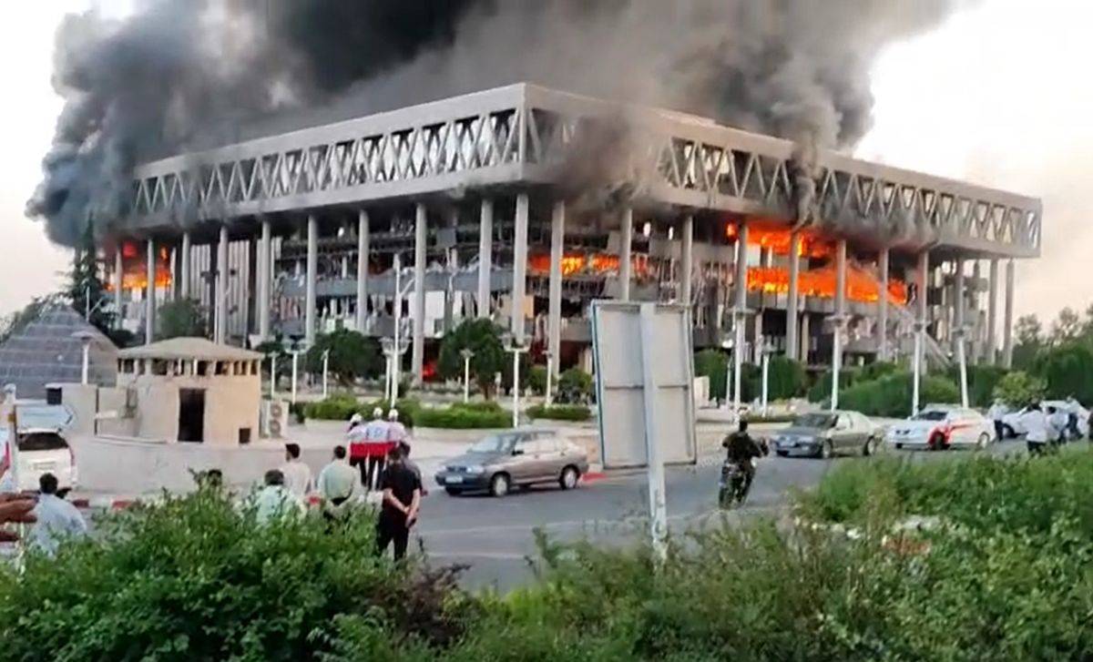 قصف مبنى هيئة الإذاعة والتلفزيون الإيرانية دليلٌ على يأس النظام الإسرائيلي!