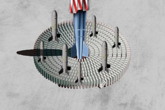 طنز تلخ روزگار ما این است که دولت آمریکا که دارنده بیشترین و مرگبارترین سلاح های هسته ای