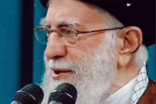 ایران قوی است که می‌تواند از خود دفاع بکند