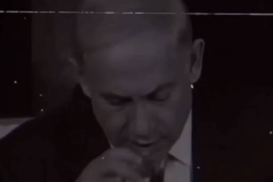 یک کتاب، یک ترس، یک رژیم در حال سقوط