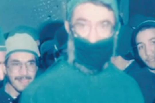 لحظاتی ناب از عیادت آیت الله خامنه‌ای از جانبازان در خط مقدم