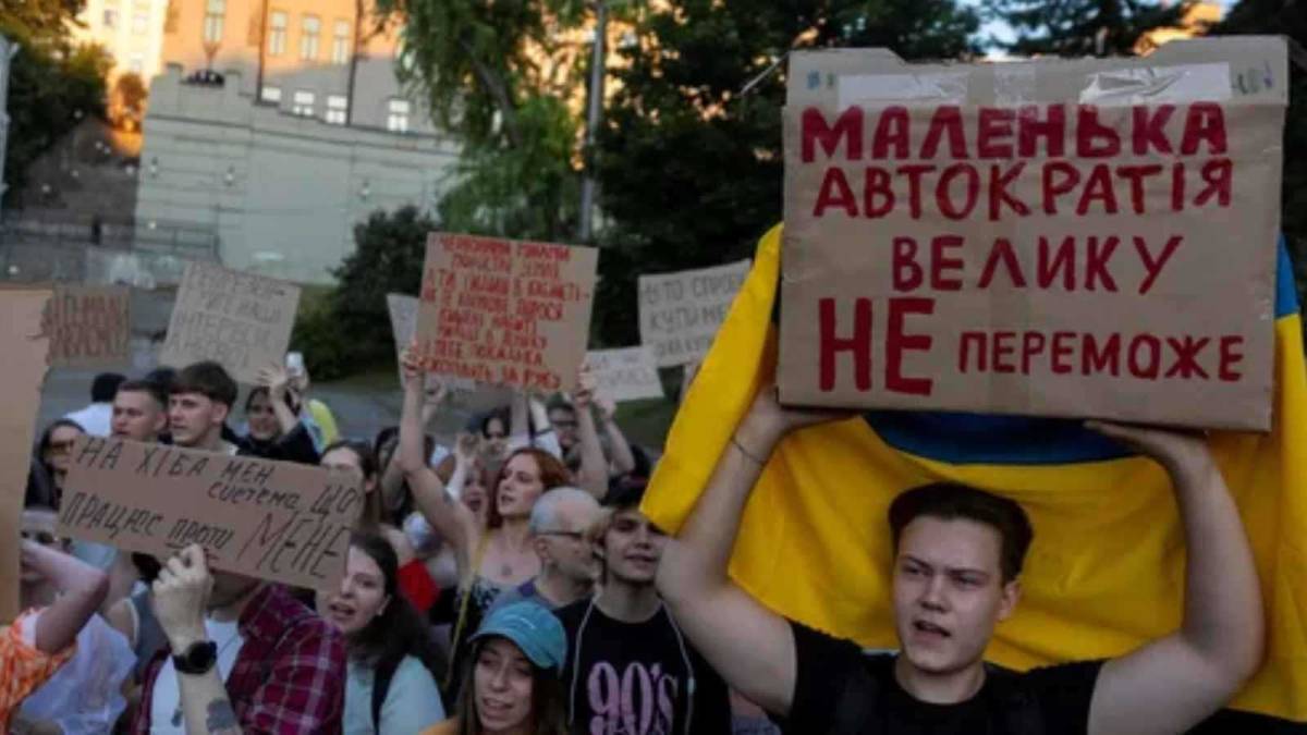 أزمة شرعية زيلينسكي والاحتجاجات الأخيرة في أوكرانيا