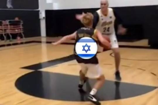 The proper way to play with an Israeli