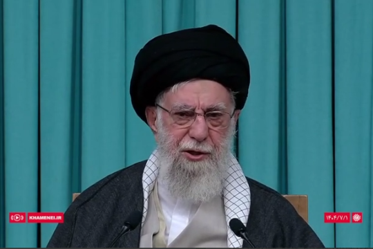 قبول مذاکره‌ای که با تهدید همراه است را هیچ ملت با شرفی انجام نمی‌دهد