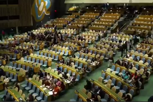 ترک سالن سازمان ملل از سوی مقامات کشورهای مختلف همزمان با آغاز سخنرانی نتانیاهو