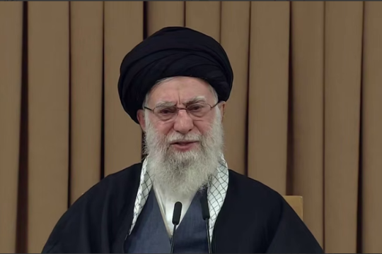 برای باران، امنیت، عافیت و برای همه چیز متضرعانه از خدا کمک بخواهیم