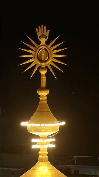 ما سرُّ الإكليل الذهبي فوق قبة الإمام علي(ع) ؟