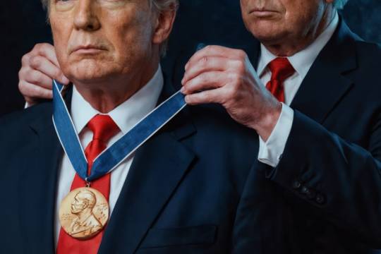 مدال جعلی صلح را خودش به گردن خود انداخت