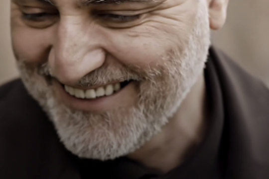 دنیا کم دارد لبخندتان را