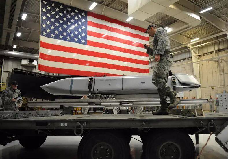 أمريكا تتخلف عن تطوير قوتها العسكرية!